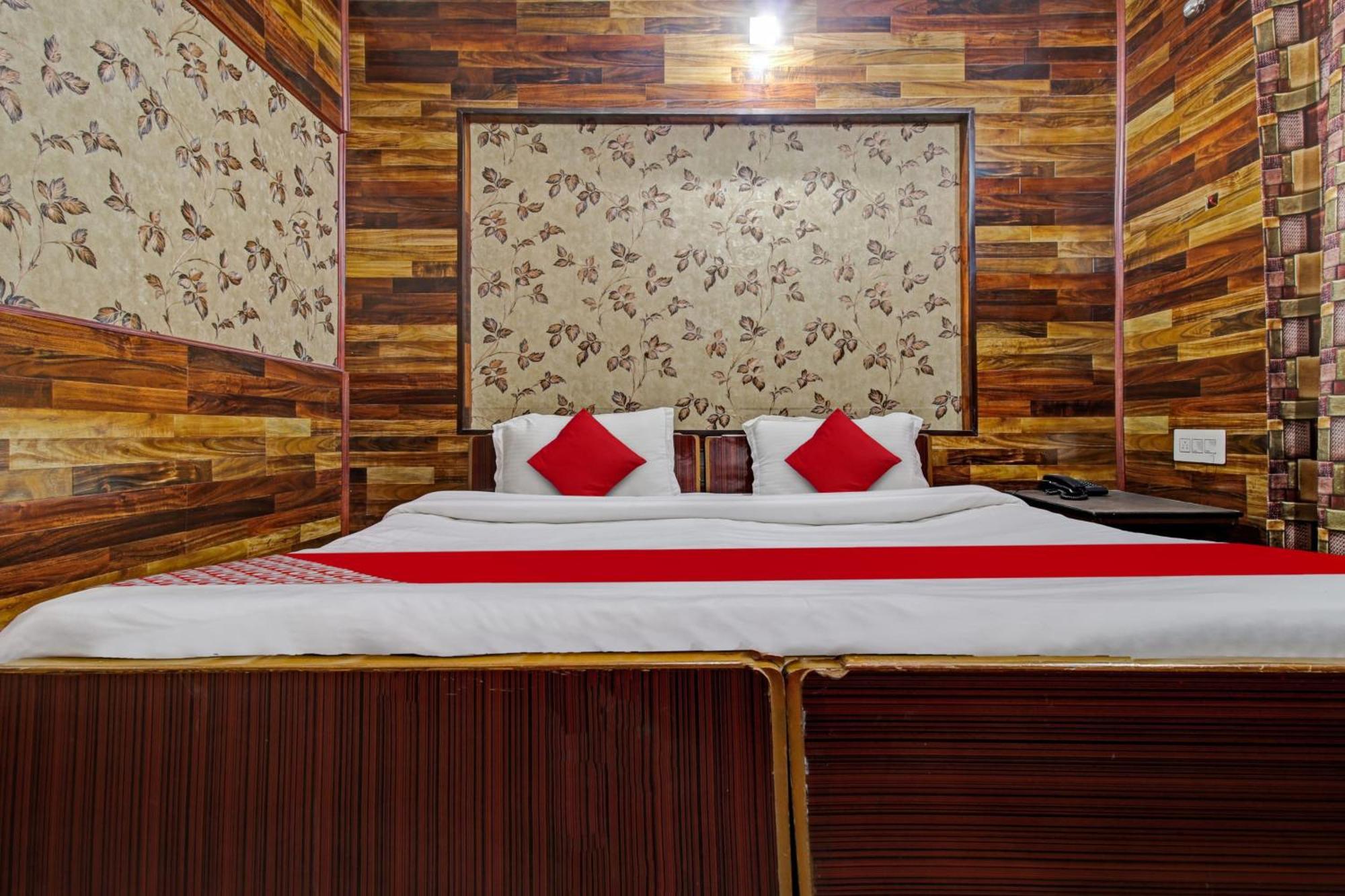 Hotel Ab-I-Hayat Srīnagar Buitenkant foto